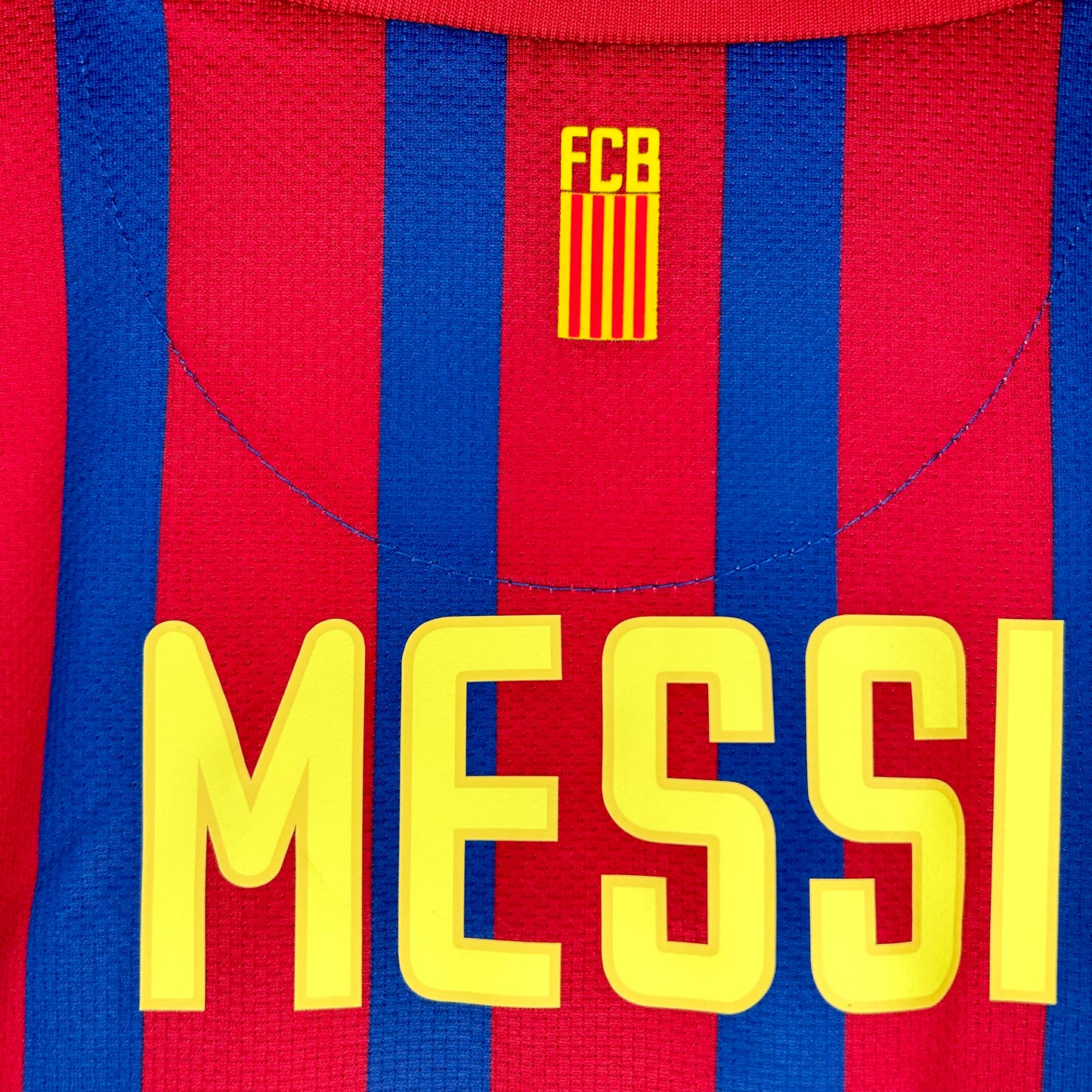 2011-12 Barcelona Home Shirt - Small - Messi 10