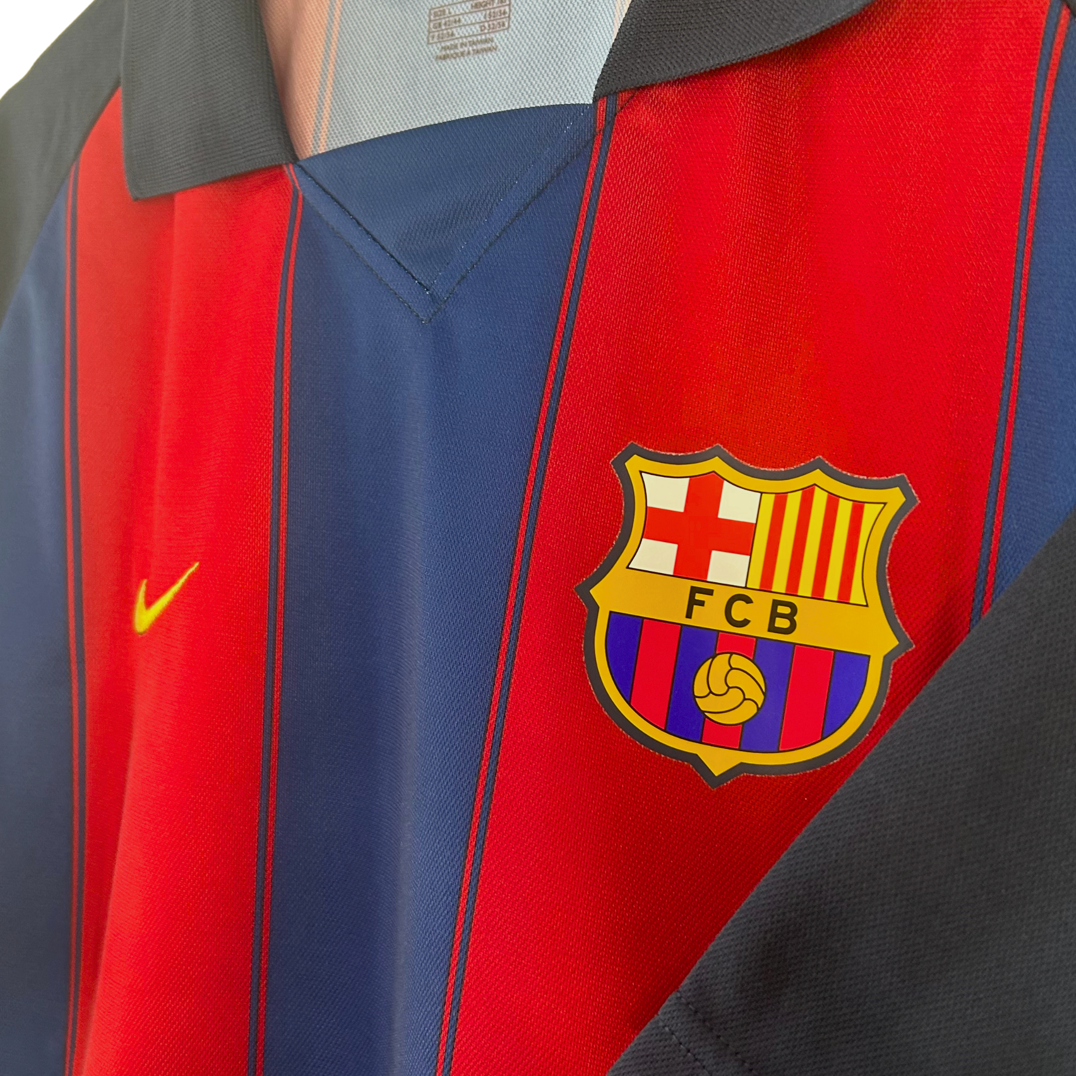 2003-04 Barcelona Home Shirt (BNWT) - L