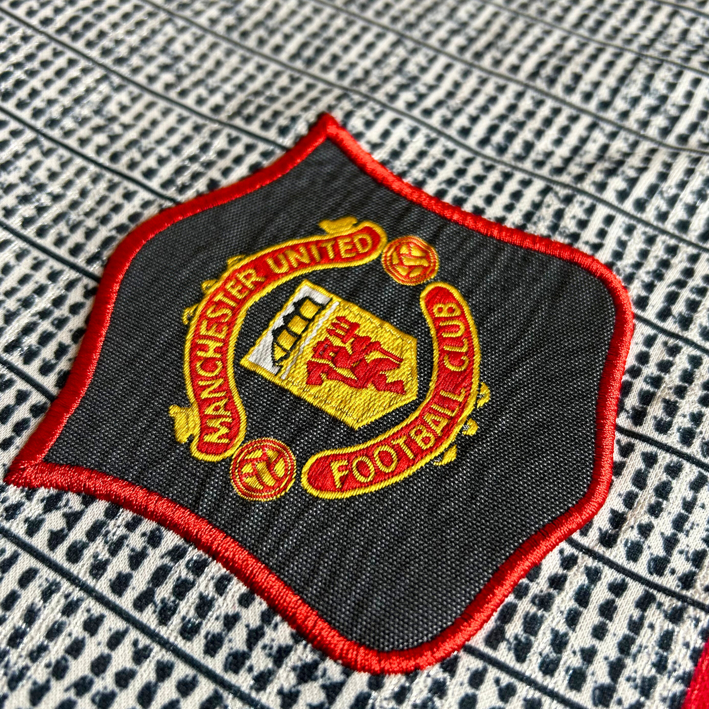 1995-96 Manchester United Away Shirt - L