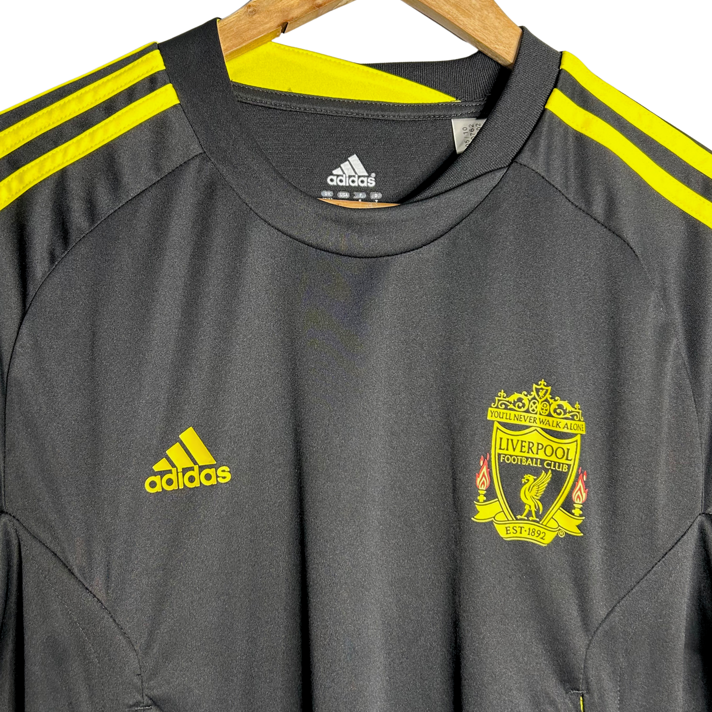 2010-11 Liverpool Training Shirt - L