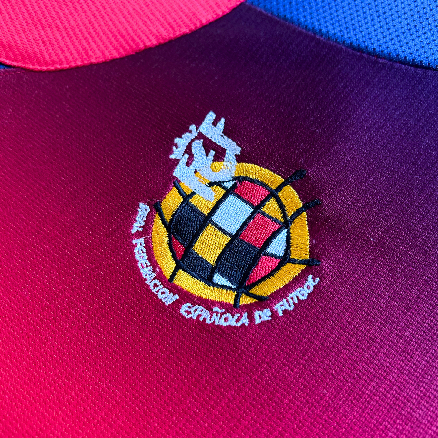 2004 Spain Training Shirt - L