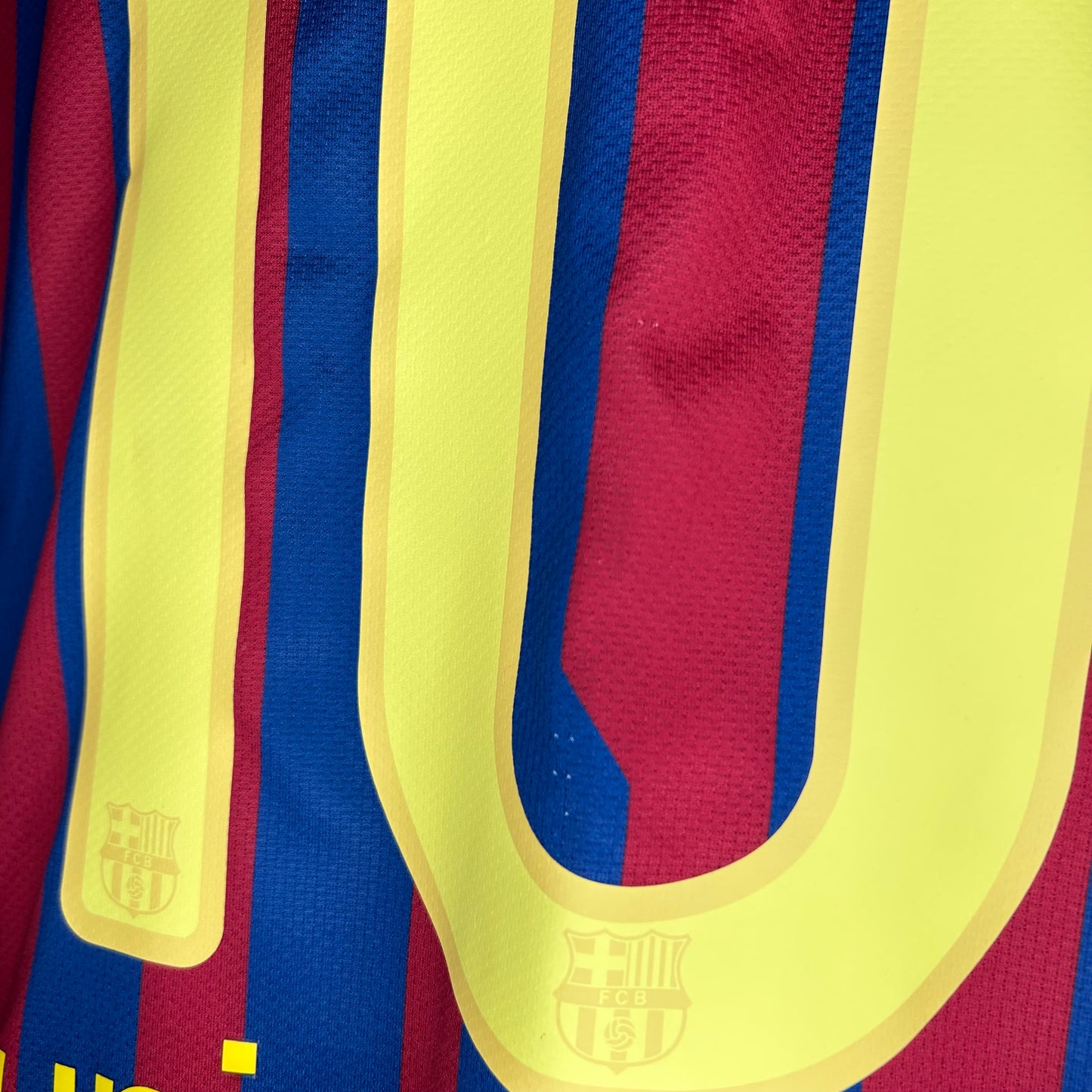 2011-12 Barcelona Home Shirt - Small - Messi 10