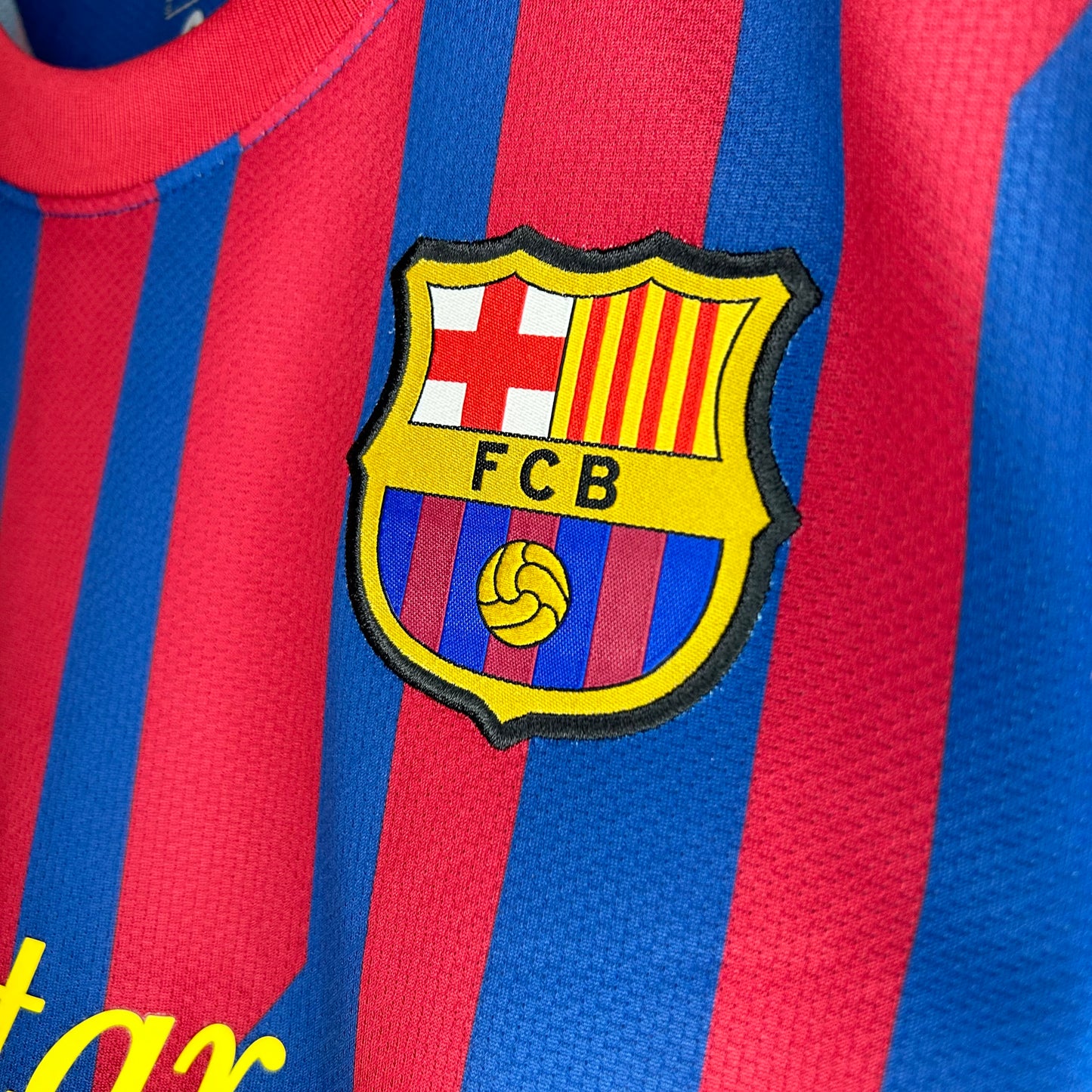 2011-12 Barcelona Home Shirt - Small - Messi 10