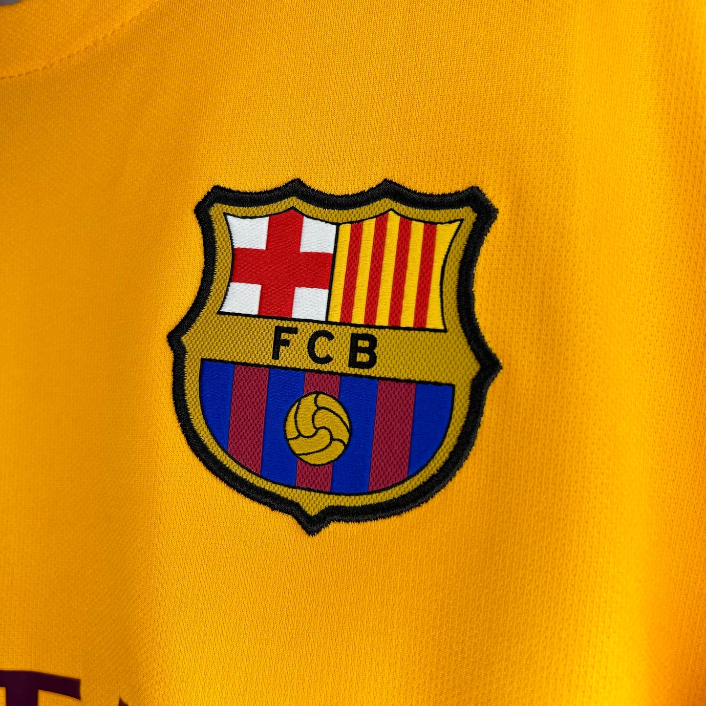 2015-16 Barcelona Away Shirt L/S - Small