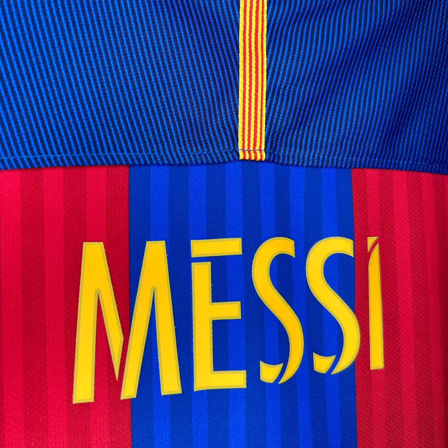 2016-17 Barcelona Sponsorless Home Shirt - Large - Messi 10