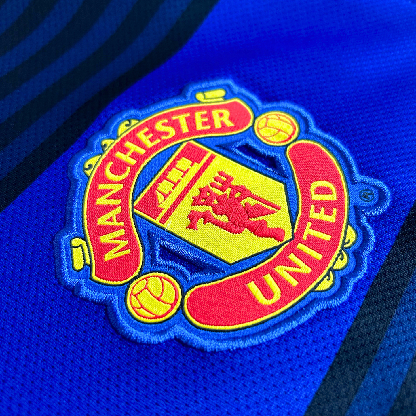 2011-12 Manchester United Away Shirt - L